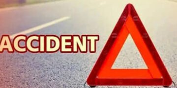 નારી નજીક કાર અડફેટે આવી જતા યાત્રીનું મોત | Passenger dies after being hit by car near Nari
