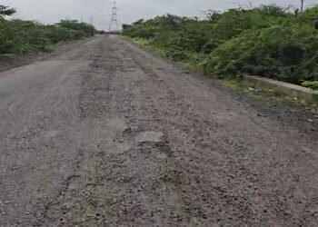 મોટા ખુંટવડાથી દુધાળા-૨નો માર્ગ ખખડધજ હાલતમાં | The road from Mota Khuntwada to Dudhala 2 is in a di…