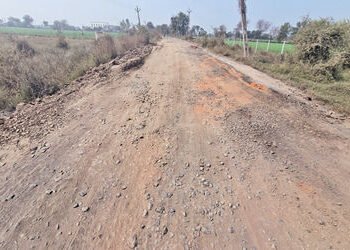 બાવળાના ભાયલા ચિયાડા રોડ પર મસમોટા ખાડા પડતા હાલાકી | Huge potholes cause havoc on Bhayla Chiada roa…