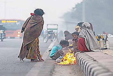 ઝાલાવાડામાં કાતીલ ઠંડીનું મોજુ ફરી વળ્યું, રણ વિસ્તારમાં અગરિયાઓની કફોડી હાલત | Jhalawada the condit…