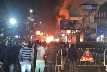 ચૂંટણી વેર કે વર્ચસ્વની જંગ? કોલકાતામાં TMC અને ભાજપ સમર્થકો વચ્ચે પથ્થરમારો-આગચંપી | TMC vs BJP Cla…