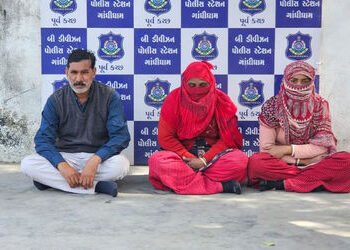 કચ્છ: ગાંધીધામમાં ઓટલા પર બેસવા જેવી નજીવી બાબતે આધેડને જીવતો સળગાવ્યો, બે મહિલા સહિત ત્રણની ધરપકડ |…