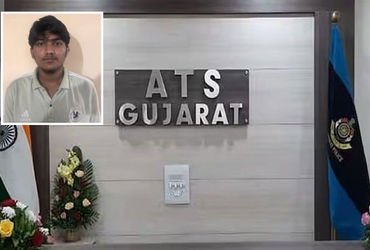 નવસારીથી ઝડપાયો અલ-કાયદાથી પ્રભાવિત યુવક! હથિયારો ખરીદી હુમલાનું કાવતરું રચી રહ્યો હતો | Gujarat ATS…