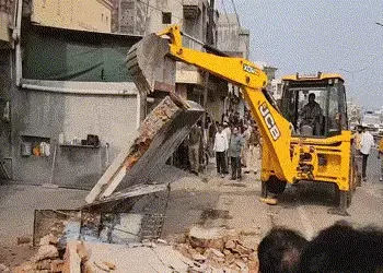 પંચમહાલ: શહેરામાં હાલોલ-શામળાજી હાઈવે પરથી 200થી વધુ દબાણો દૂર કરાયા | Panchmahal: Over 200 Encroach…