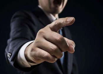 જામનગરના એક અગ્રણી ઉદ્યોગપતિ સામે દુષ્કર્મની ફરિયાદ બાદ તેના જ ભાગીદારને રિવોલ્વરની અણીએ પતાવી દેવાન…