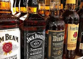 નધાનપુરા રોડ ઉપરથી વિદેશી દારૂની 38 બોટલ સાથે ગાડી ચાલક ઝડપાયો | Driver caught with 38 bottles of fo…