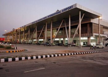 અમદાવાદ ઍરપોર્ટને બોમ્બથી ઉડાવી દેવાની ઈ-મેઇલથી ધમકી, ઍરપોર્ટ સિક્યુરિટીએ નોંધાવી ફરિયાદ | Email Thr…