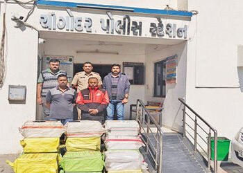 નશાકારક કફ સીરપની 2520 બોટલ સાથે અમદાવાદના 2 શખ્સ ઝડપાયા | 2 men from Ahmedabad arrested with 2520 b…