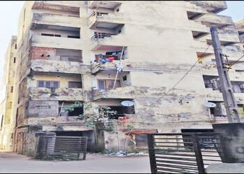 કપડવંજમાં ‘દીપમાલા એપાર્ટમેન્ટ’ જર્જરિત હાલતમાં, તપાસના આદેશ | Deepmala Apartment in Kapadvanj in di…