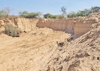 કનીજ, નેનપુર વચ્ચે મેસ્વો નદીનું વહેણ બદલી ગેરકાયદે બ્રિજ બનાવી ખનીજ ચોરીનું કૌભાંડ | Changing the f…