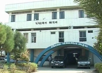 ભરુચમાં તંત્રએ 4 કરોડના ખર્ચે બનાવેલી 45 દુકાનો 40 વર્ષ સુધી ‘સડતી’ રહી, હવે તોડી પડાશે | After 40 Y…