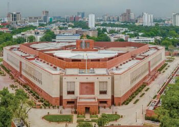 સંસદમાં આર્થિક સર્વે રજૂ: AI અને સોના-ચાંદીનો ઉલ્લેખ, GDP 6.8થી 7.2 ટકા રહેવાનું અનુમાન | Economic S…