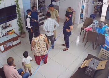 નર્મદા TDO પતિ-પત્નીનો ખટરાગ: પત્નીના દહેજના આક્ષેપ બાદ સાસુએ નોંધાવી પુત્રવધૂ સામે હુમલાની FIR | Na…