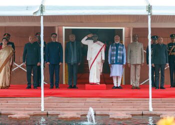 બીટિંગ ધ રિટ્રીટ સેરેમની : સેનાએ રાષ્ટ્રપતિને આપી ભવ્ય રાષ્ટ્રીય સલામી, ‘કદમ-કદમ બઢાયે જા’ની ધૂન પર …