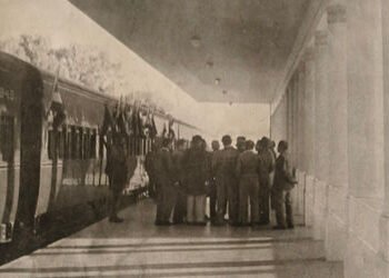 ગાંધીજીના અસ્થિને વિસર્જન માટે થર્ડ ક્લાસમાં પ્રયાગરાજ લઈ જવાયા હતા | ashes of gandhiji taken in thi…