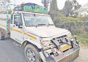 બાવળાના રામનગર પાસે બોલેરો અને બસ અથડાતા 13 ને ઇજા | 13 injured as Bolero and bus collide near Ramna…