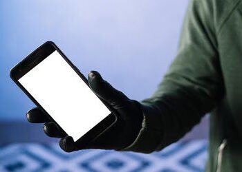 જામનગર પંથકમાંથી ખોવાયેલા 2.47 લાખના 15 મોબાઇલ ફોન તેના મૂળ માલિકોને પરત મળ્યા : તેરા તુજકો અર્પણ પ્…