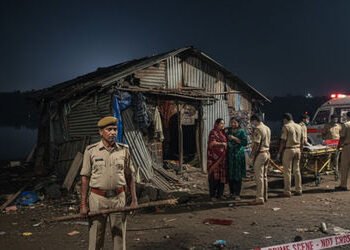 મિલકત વિવાદમાં મહિલાની હત્યા: સાવકા પુત્રએ લાકડાના ફટકા મારી માતાને મોતને ઘાટ ઉતારી | ahmedabad anan…