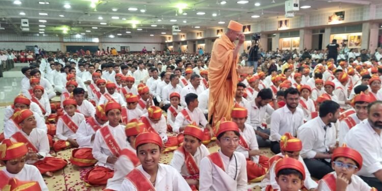 ગિનિસ બુક ઓફ વર્લ્ડ રેકોર્ડમાં સ્થાન પામેલ ભાવનગરનાં બાળ વિદ્વાનોનું અભિવાદન કરાયું…….