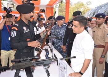 રાજ્યની રક્ષા શક્તિને વધુ પ્રબળ બનાવતા વિવિધ પ્રકલ્પોનું ખાતમુહૂર્ત કરાવતા નાયબ મુખ્યમંત્રી હર્ષ સંઘ…