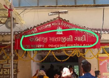 અંબાજી – મંદિર માં માતાજી સ્થાપિત હોવા છતાં ચાચર ચોક માં ” માતાજી ની ગાદી ” કેમ????