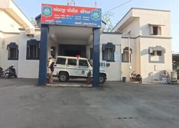 અંબાજી – યુવતી ને બ્લેકમેલિંગ કરી , બદનામ કરાવી ધમકી સહિત ખંડણી મંગાવવાના આરોપસર યુવક પર F.I.R નોંધા…