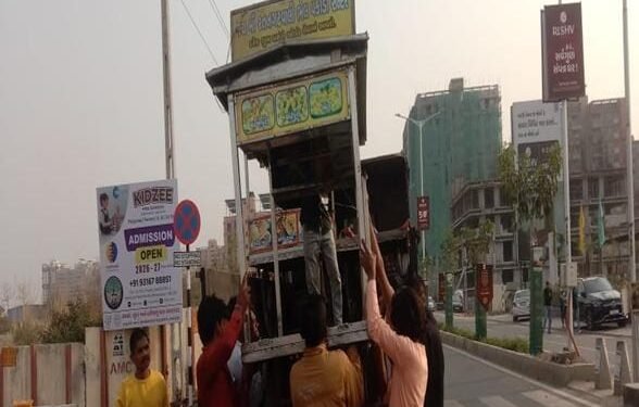 સાત ઝોનમાંથી દબાણો હટાવી રૂ.8.96 લાખનો દંડ વસુલતું AMC નું એસ્ટેટ વિભાગ