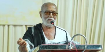 સર્જકના ચતુર્મુખ રતિબાપા ધરાવે છે: મોરારિબાપુ રતિલાલ બોરીસાગરનો પદ્મશ્રી સન્માન ઉત્સવ કુંડલામાં સંપન…