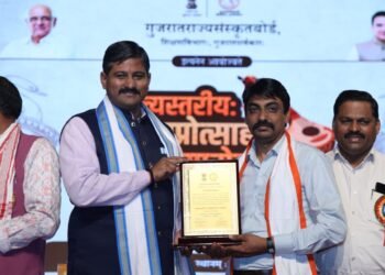 ગુજરાત રાજ્ય સંસ્કૃત બોર્ડ દ્વારા ગણેશ શાળા- ટીમાણાના આચાર્યશ્રીને સન્માનપત્ર આપી સન્માનિત કરવામાં આ…