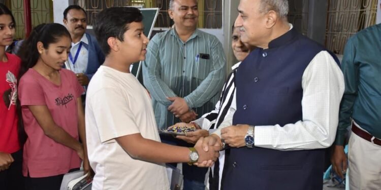 જામનગર જિલ્લામાં શાંતિપૂર્ણ માહોલમાં ધો.૧૦ અને ધો.૧૨ બોર્ડની પરીક્ષાનો પ્રારંભ