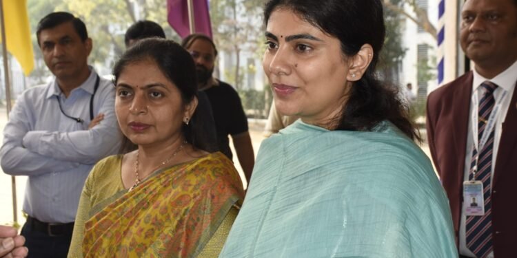 પરીક્ષા એક ઉત્સવ છે, તેને આનંદભેર ઉજવો”: શિક્ષણ મંત્રી રિવાબા જાડેજાએ વિદ્યાર્થીઓને પરીક્ષા માટે શુભ…