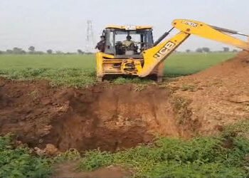 વઢવાણના રાજપર ગામમાં પાવરગ્રીડ કંપનીની દાદાગીરી સામે ખેડૂતોમાં રોષ | Farmers in Rajpar village of Wa…