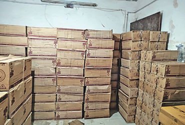 ભારેલની સીમમાં હોટલના પાર્કિગમાં ટ્રકમાંથી 1.51 કરોડનો દારૂ પકડાયો | Liquor worth Rs 1 51 crore seiz…