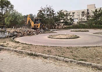 આરટીઓ સામે ધમધમતા ગેરકાયદે ડ્રાઇવિંગ ટ્રેક પર બુલડોઝર ફરી વળ્યું | Bulldozer rolls back on illegal d…