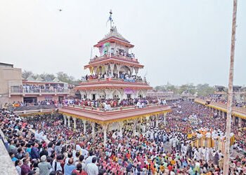 નડિયાદ સંતરામ મંદિરે સાકરવર્ષામાં ભક્તો ઉમટયાં | Devotees throng Nadiad Santram Temple