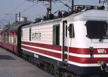 બજેટમાં પશ્ચિમ ઝોનની બંધ ટ્રેનો અને સિનિયર સિટિજન રાહત મુદ્દે મુસાફરોમાં અસંતોષ | Passengers unhappy…