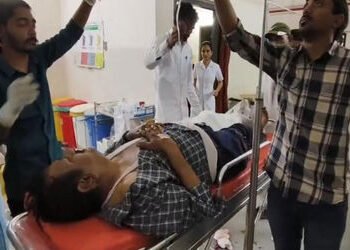 લીંબડી ડેપોમાં મુસાફરના પગ પર બસ ફરી વળતા કચ્ચરઘાણ નીકળ્યો | A bus rolled over a passenger’s foot at…