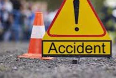 રોડ ક્રોસ કરતી મહિલાને કારચાલકે ટક્કર મારતા મોત | Woman crossing road dies after being hit by car