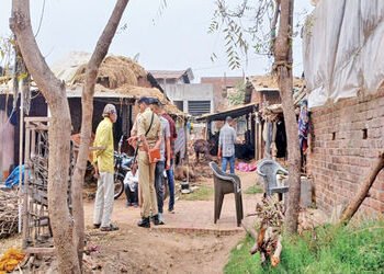 પેટલાદના ખડાણામાં તિક્ષ્ણ હથિયારથી હત્યા કરી દેવાયેલી યુવકની લાશ મળી | Body of a youth found murdere…