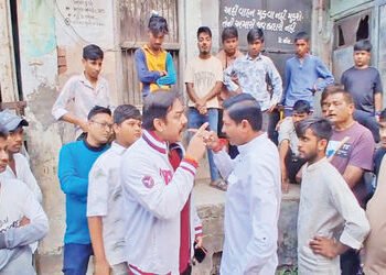 નડિયાદ શહેરમાં ગૌવંશના અવશેષો મળતા હિન્દુ સંગઠનો અને કાઉન્સિલર વચ્ચે તકરાર | Clashes between Hindu o…