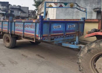 ભાયાવદરમાં કોન્ટ્રાક્ટરના રોડના કામમાં પાલિકાના વાહનોનો ખુલ્લેઆમ દુરૂપયોગ