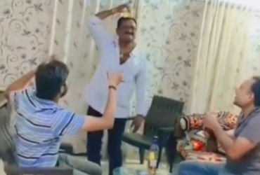 સોશ્યલ મીડિયા મહેફિલનો વીડિયો મુકવાે ભારે પડ્યું, પાંચ મહિના બાદ ત્રણ મિત્રો સામે કાર્યવાહી | three …