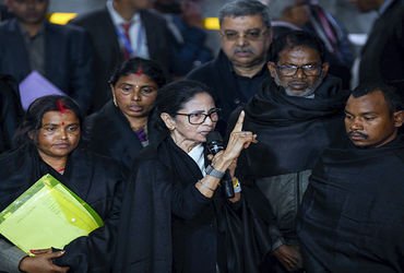 ચૂંટણી પંચ ભાજપનું આઇટી સેલ, આવા અહંકારી કમિશનર નથી જોયા : મમતા | Election Commission BJP’s IT cell …