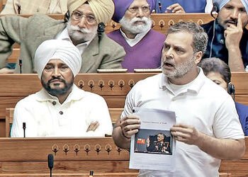 રાહુલ ગાંધીએ લોકસભામાં ડોકલામનો મુદ્દો ઉઠાવતા હોબાળો : ગૃહ ખોરવાયું | Rahul Gandhi raises Doklam iss…