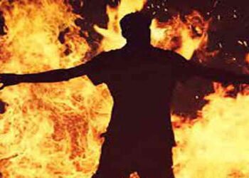 કેન્સરની બિમારીથી કંટાળી શરીરે જ્વલનશીલ પદાર્થ છાંટી સગળતા આધેડનું મોત | Emon mwan mi ierin lefilen …