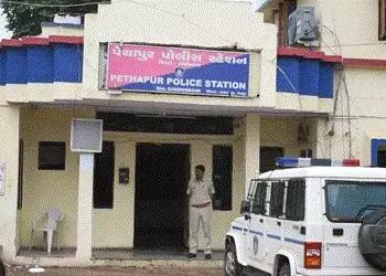 પિતાએ ભત્રીજા અને દસ શખ્સો સાથે મળી પુત્રની જમીન ઉપર હુમલો કર્યો | Father nephew and ten men attacke…