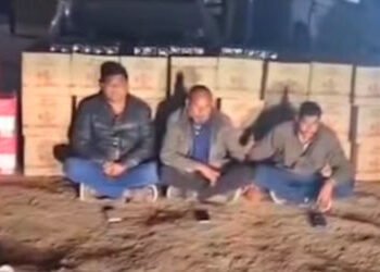 SMCએ પકડેલા 38લાખના દારૃના કેસમાં રિમાન્ડ,સુનિલ,લાલુ અને મનોજ ફરાર | 3 accused remanded in SMC’s Rs …