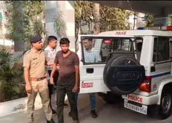 પંચમહાલના ગોધરામાં હથિયારોનો જથ્થો ઝડપાયો, SOG અને પોલીસની સંયુક્ત કાર્યવાહી | Huge Arms Haul in God…