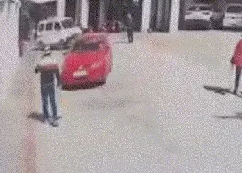 અમદાવાદના સાયન્સ સિટીમાં સગીરે પૂરપાટ ઝડપે કાર હંકારી યુવકને ઉડાવ્યો, ઘટના સીસીટીવીમાં કેદ | Ahmedab…