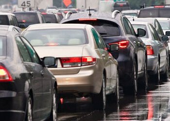 વડોદરા શહેરના મકરપુરા એસટી ડેપો આસપાસ દબાણોથી વિસ્તારમાં ટ્રાફિકજામની સમસ્યા | Traffic jam problem i…